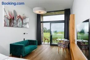 Design-Chalet mit Teilseeblick, Pool, Spa & Restaurant - Image 3