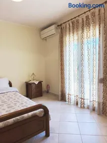 Green Garden Seaside Apartment - Image 5