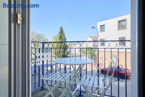 Appartement une chambre avec 3 balcons et parking - Image 3