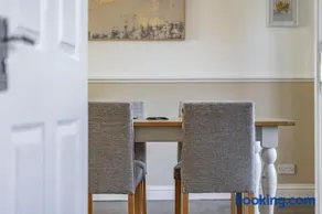 Comfy 3 Bed House - Image 4