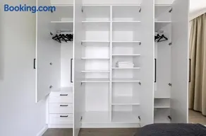 Charming Apartments in Zurich 4 - Image 2