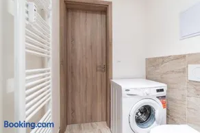 Brand new studio apartment #62 with free secure parking in the center - Image 3