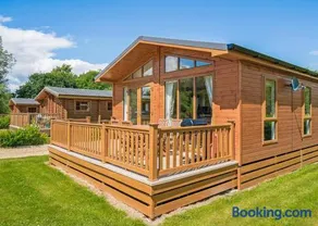 Langmere Lakes Lodges - Image 4