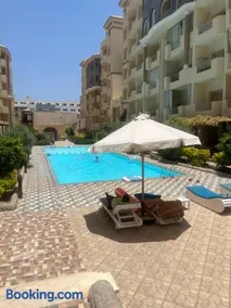Florenza Khamsin 1 bedroom apartment with swimming pool view - Image 1