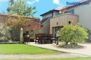 Woodvilla Lodge - Image 1