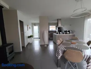 chambre privée bleue avec piscine - Image 4
