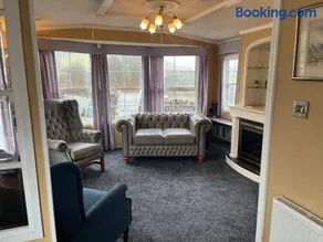 Bridge Farm Caravan - Image 4
