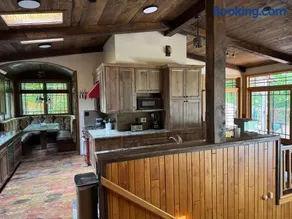 Remodeled 4BR 2 5BA Peninsula Lakehouse at 5RK Ranch Lakeside Private Sandy Shoreline Fireplace & Decks Hayward WI - Image 3