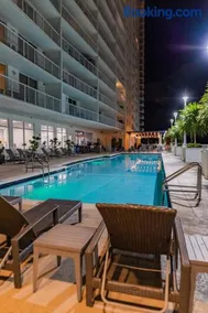 Two Bedroom Oceanview Apartment in Brickell - Image 3