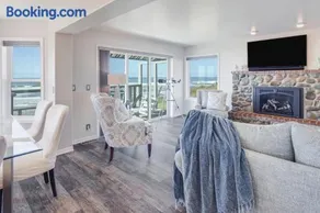 Ocean Front Home! Hot Tub! Stone's Throw - Image 3