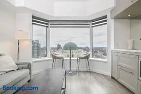 Modern 1BR with Breathtaking Yorkville View - Image 2