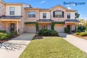 Coastal St Simons Island Townhome Near Beaches, Shopping & Dining - Image 1