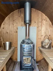 Garden room & en-suite shower with barrel sauna - Image 2