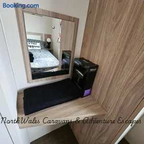 Platinum Caravan with Decking & Garden - Image 4