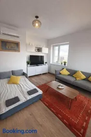 Riverside apartment by the Danube - Image 2