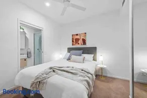 Newstead Ideally Located 2bed 2Bath Free Parking in Heart of Everything - Image 1