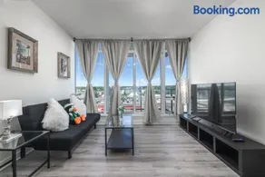 UC Stampede Condo by Train, Hospital, free UG parking & Gym, AC, full kitchen - Image 1