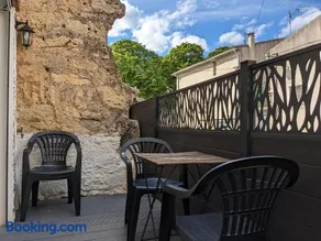 Spacious town house with balcony - Image 4