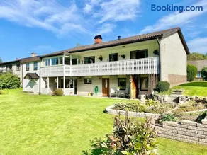 Ferienhaus mit Sauna nah am Badesee und Sportplatz - Image 1
