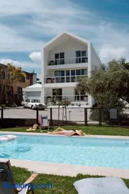 Sagres Queenscliff, Designer Oceanfront Escape with Pool & Sauna - Image 3