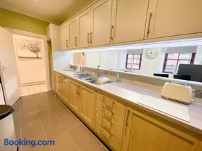 2 Bed apartment in city centre! - Image 2