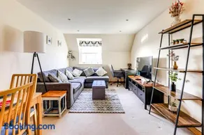 Entire 2 Bed Flat Contractors Families and Relocators - Image 2
