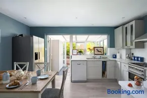 Beautiful Country Home, Garden and EV charging - Image 4