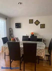 Casa amplia en fraccionamiento tranquilo - Image 1