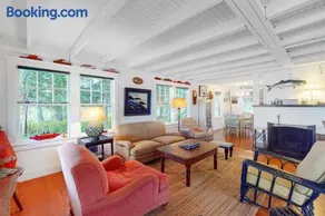 Waterfront dog-friendly cottage with amazing views, deck, grill, & washer/dryer - Image 2