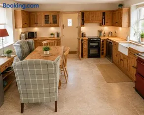 Cozy Countryside Schoolhouse in Mullingar - Image 2