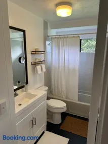 Great location, right by beaches and snorkeling! - Image 2