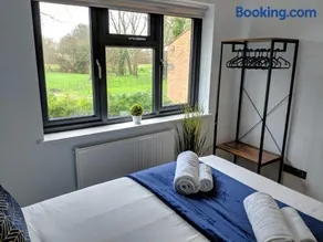 Crown Meadow - 4 Bedroom House - Heathrow - ExcellentStays - Image 5