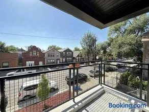 Renovated 3 Bedroom Chicago Downtown Pilsen - Image 2