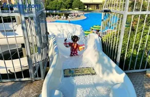 Villa Pizzo Beach Club - FREE Pool & Private Beach Perfect for Families - Image 1