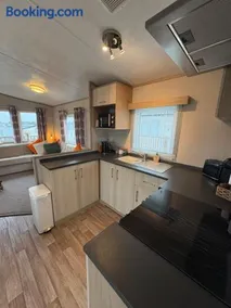 Stunning Clearwater Lake View Caravan - Image 3