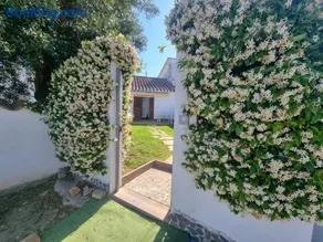 Casa apta para familias con jardín | Vistas al jardín - Image 1