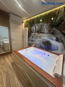 Lakes and Mountains Magic Holiday House - Image 1