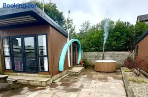 Elletson Park Wood fired Hot tubs, Caravans & Pods - Image 5