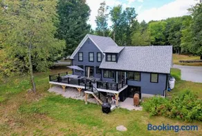 9FR Renovated home with beautiful views, large yard, dogs welcome! - Image 1