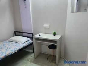 Little While Elitz-Budget & backpacker friendly micro hotel-Near metro - Image 4