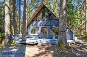 Luxury A-Frame with New Hot Tub, Cozy Fireplace & Backyard Firepit - Image 4