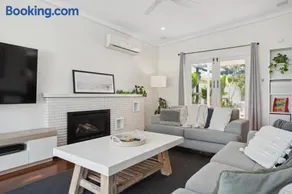 Coastal Charm 2 Bedroom with Space to Move - Image 3