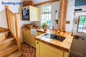 Taper House - Cosy Medieval Cottage - Image 4