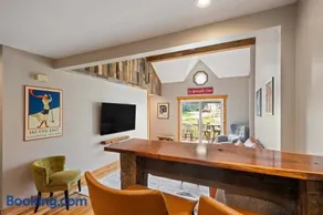 Updated townhome - Walk to Holiday Valley - Image 3