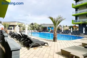 Vanilla Luxury Apartment Spa n Pool beach resort - Image 3