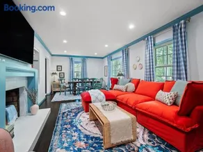 Renovated Cottage - Game Room - Fire Pit - Sleeps 8 - Image 1