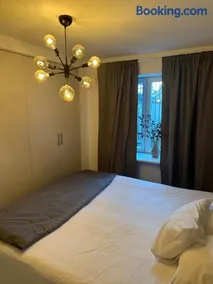 Central apartment 5min drive to the Airport. - Image 3