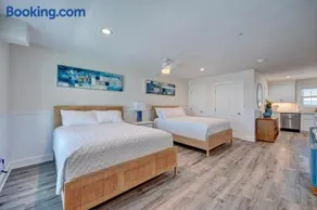 2002 Queen Suite, 2nd Floor Surfside - Image 1