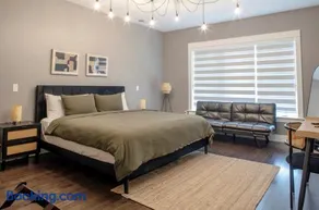 A luxurious 6 Bedfroom Family-Friendly House - Image 4