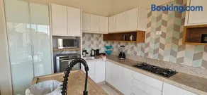 Villa Privada de Luxo com Piscina Refugio para Familias em Maringa - Image 5